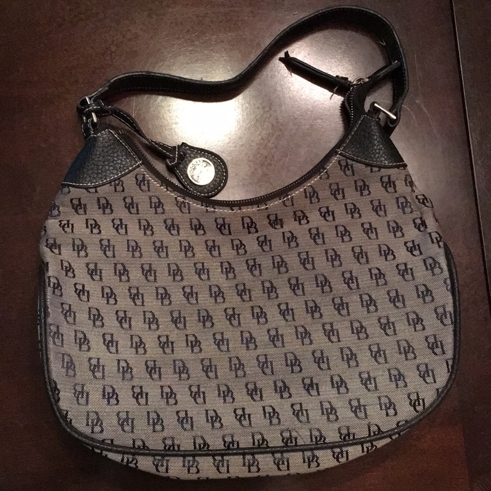 Medium sized purse.